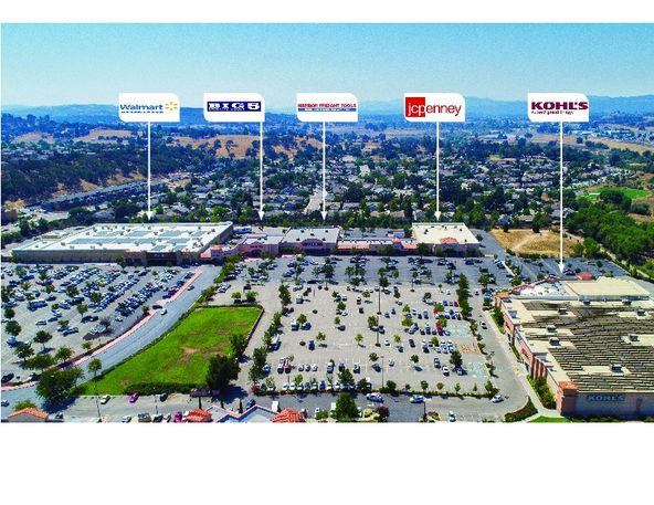 Retail For Sale: 120 Niblick Rd, Paso Robles, CA 93446